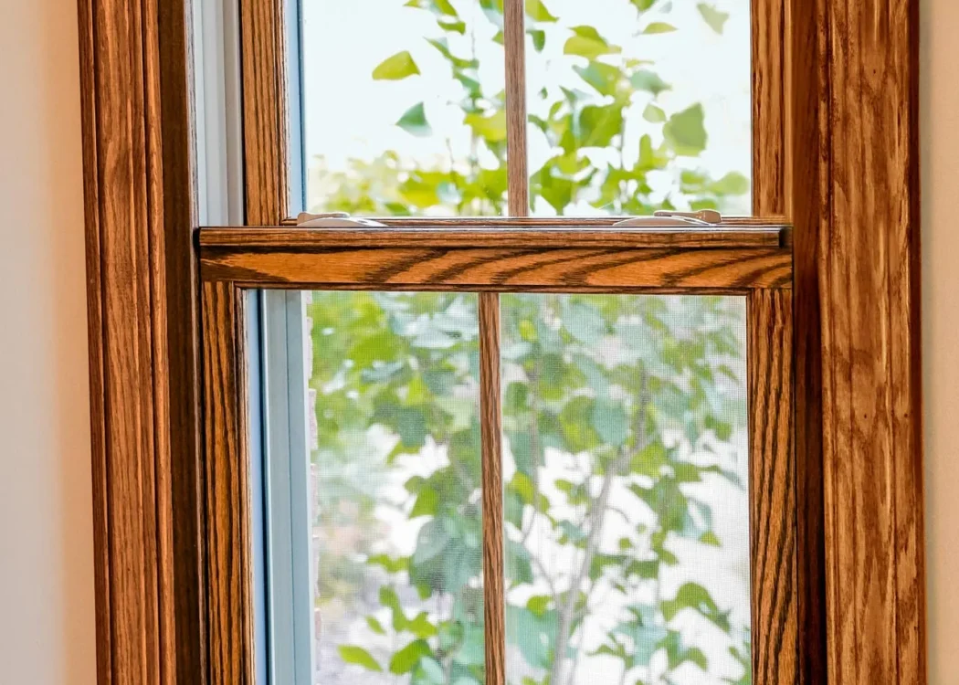 Aeris-Double-Hung-Window-in-Caramel-with-Colonial-Grids-_DSC8534.jpg-1050x750