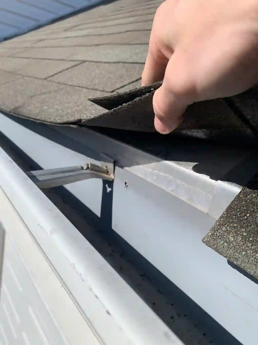 BEFORE(3)_Owens Corning_Onyx Black_5_ White gutter-nail