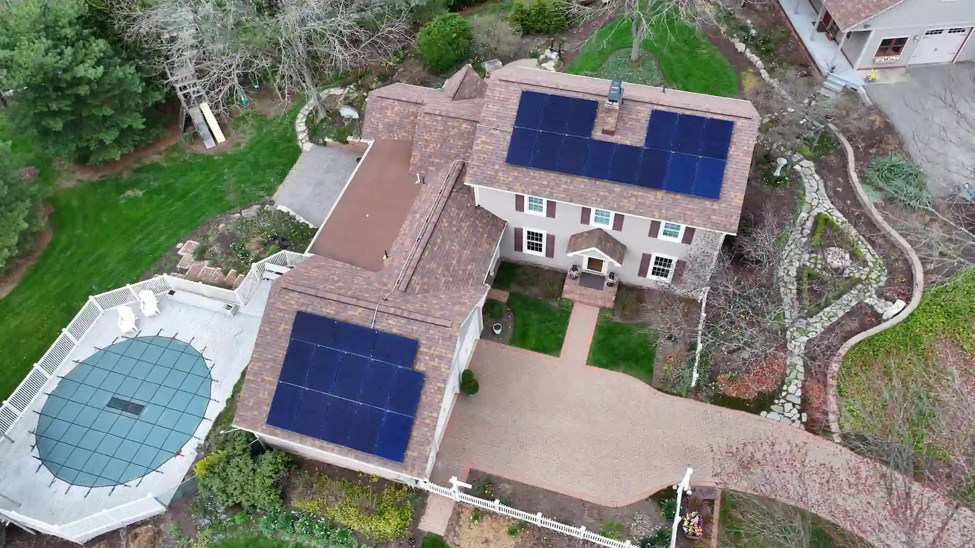 Will solar panels void your roof warranty blog featured img