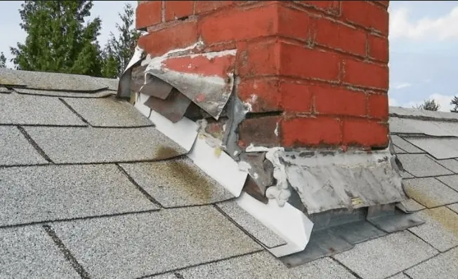 RoofEaves-GettyImages-92771746-0bf1470430054c1e90a52c3457854603